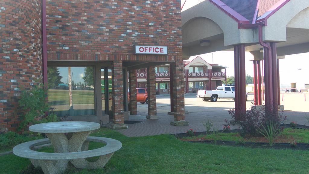 Stampeder Inn Ponoka Екстериор снимка
