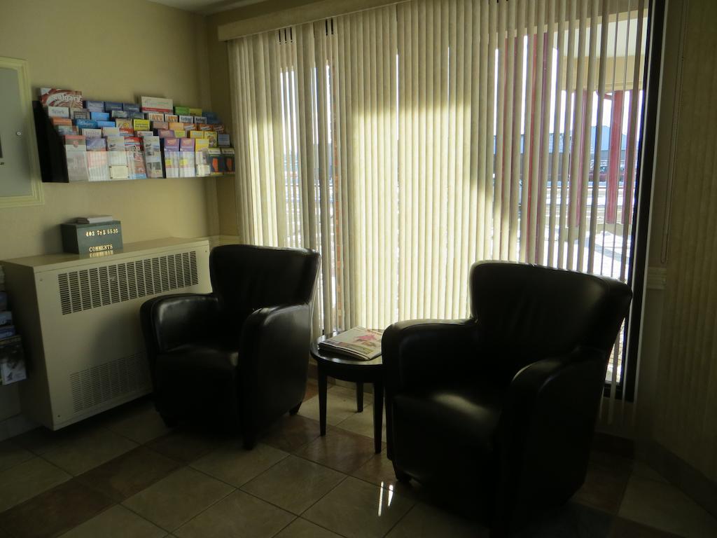 Stampeder Inn Ponoka Екстериор снимка