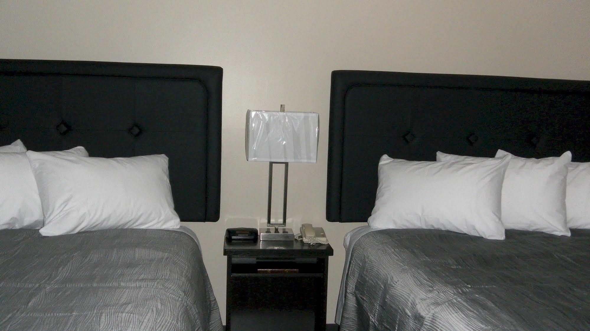 Stampeder Inn Ponoka Екстериор снимка