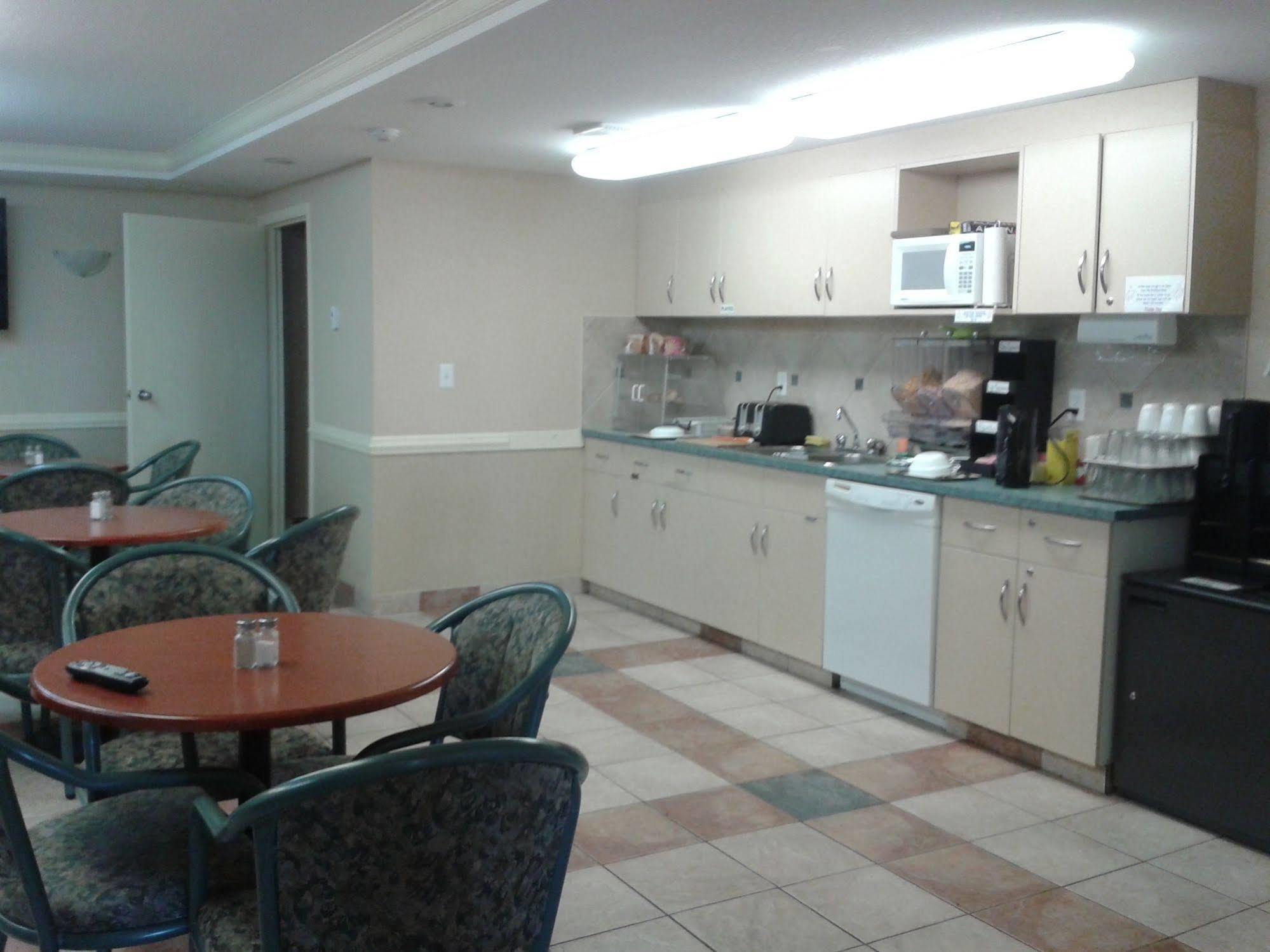 Stampeder Inn Ponoka Екстериор снимка