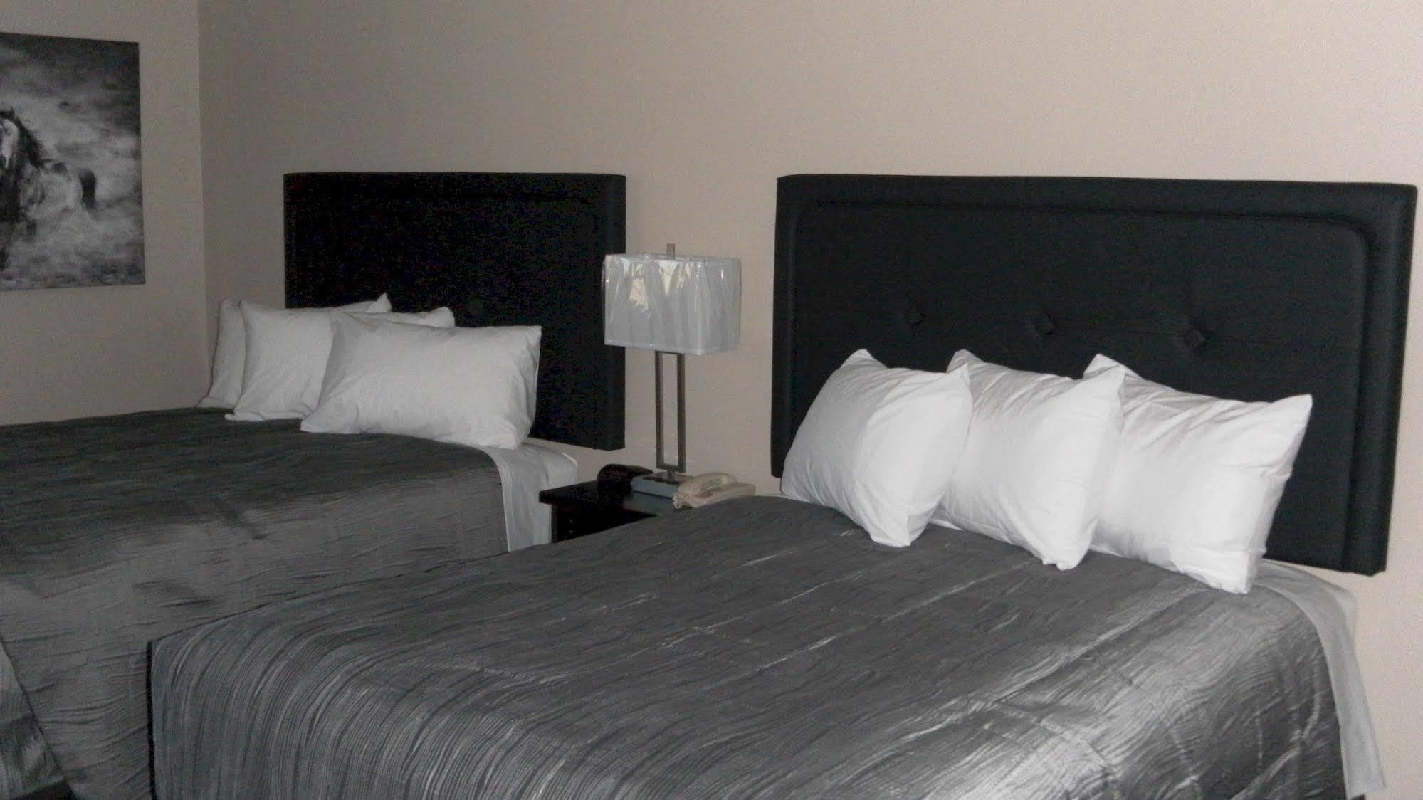 Stampeder Inn Ponoka Екстериор снимка